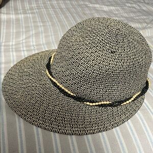 Women's Hat in Black and Cream Pattern